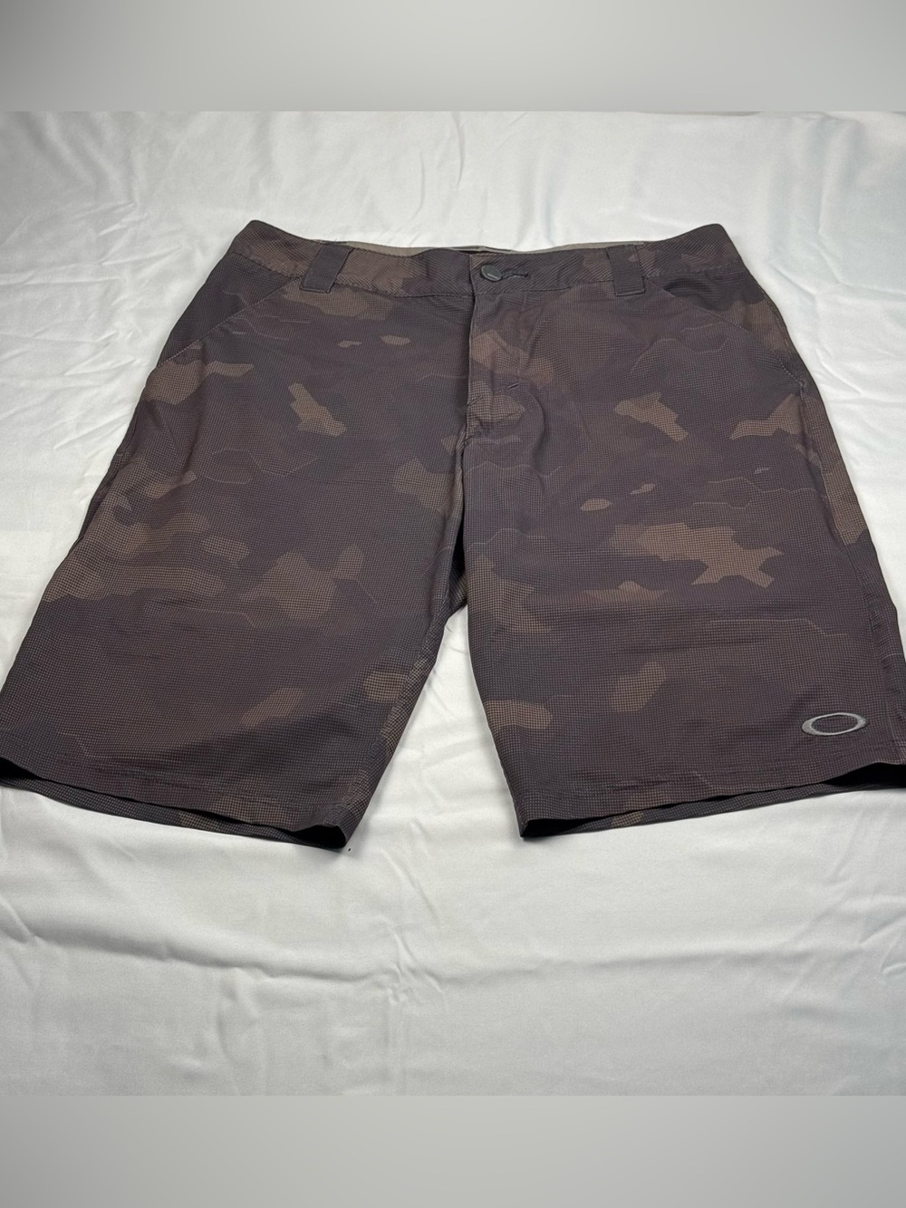 Oakley Gray Camo Hybrid Shorts Men's Size‎ 30W